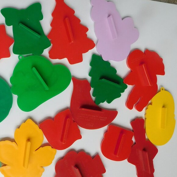 Vintage Plastic  Holiday Cookie Cutter Lot Christmas Cookie and other brands - Picture 4 of 9